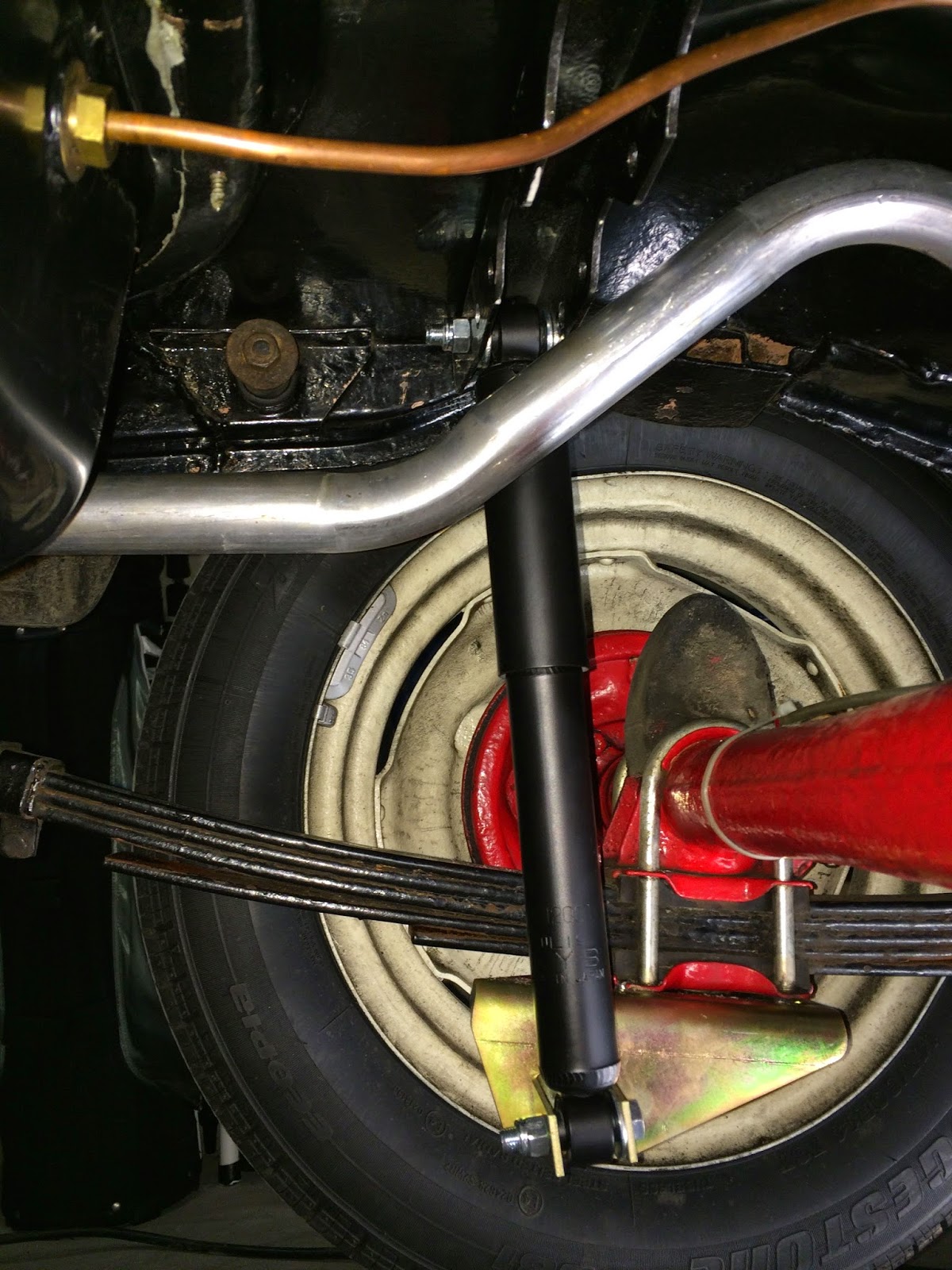 Theo's Morris Minor 1000 Tourer Fitting telescopic shock absorbers rear