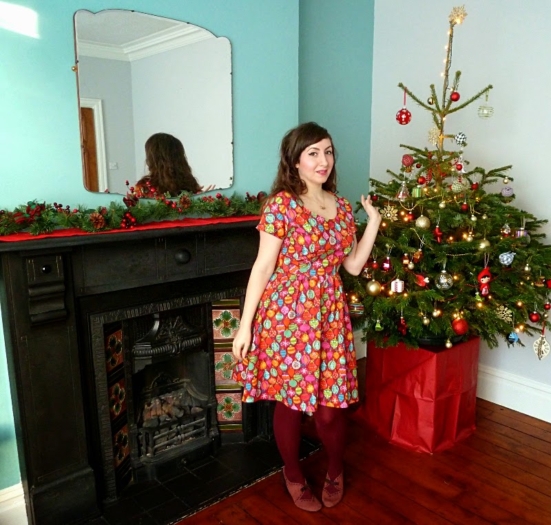 Noveltyprint Christmas Dress vintagepledge A Stitching Odyssey