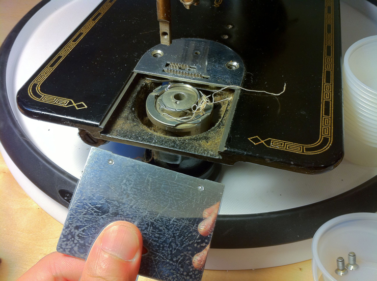 The Vintage Singer Sewing Machine Blog How To Remove a 201 Bobbin Case