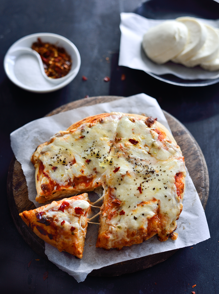 #PizzaCrust #HomeMade #EasyPizza #SimiJoisPhotography 