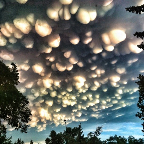 Nag on the Lake Poststorm sky produces unusual bubble cloud formation