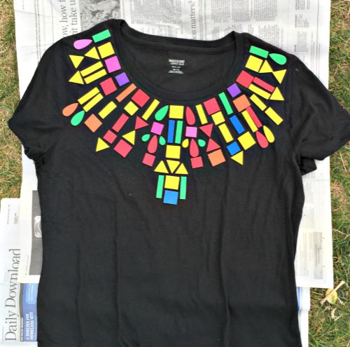 Dollar Store Craft: Geometric Collar T-shirt DIY - super easy to make with foam stickers and fabric spray paint