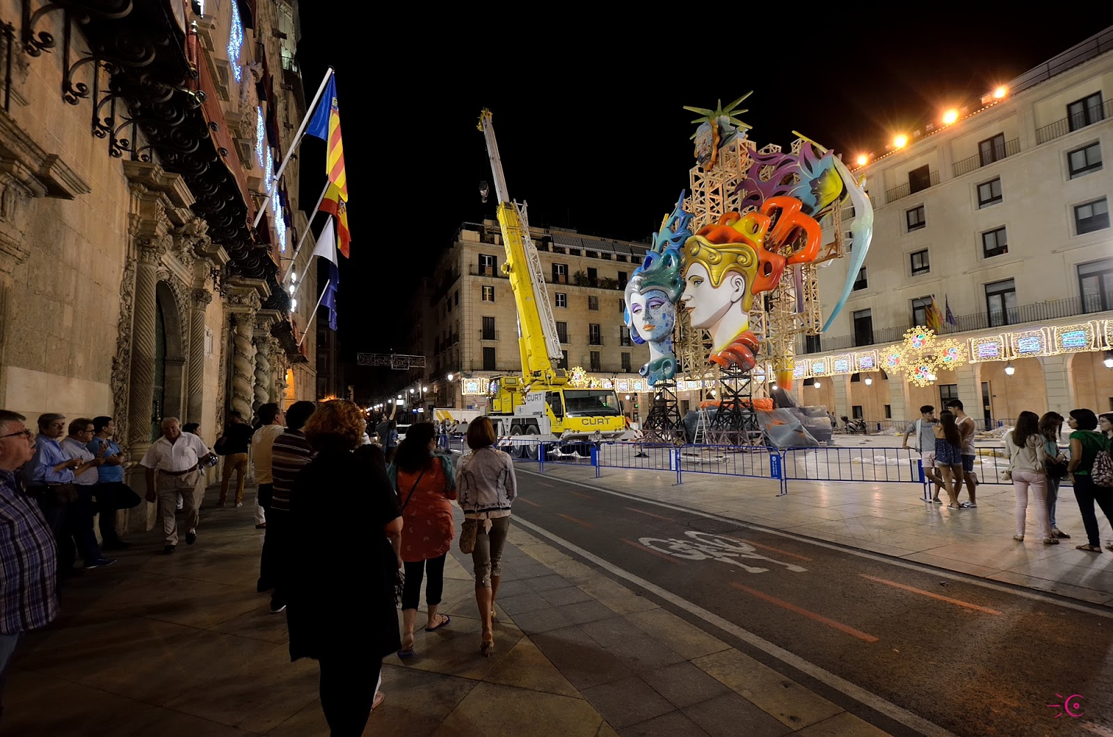 ALICANTE SIEMPRE HOGUERAS 2015. LA HOGUERA OFICIAL TOMA FORMA.