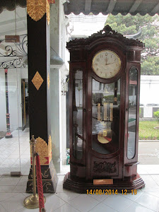 Grand Vintage clock in Sultans palace.