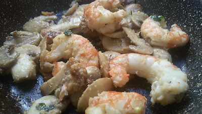 Salteado De Champiñones Con Gambas.
