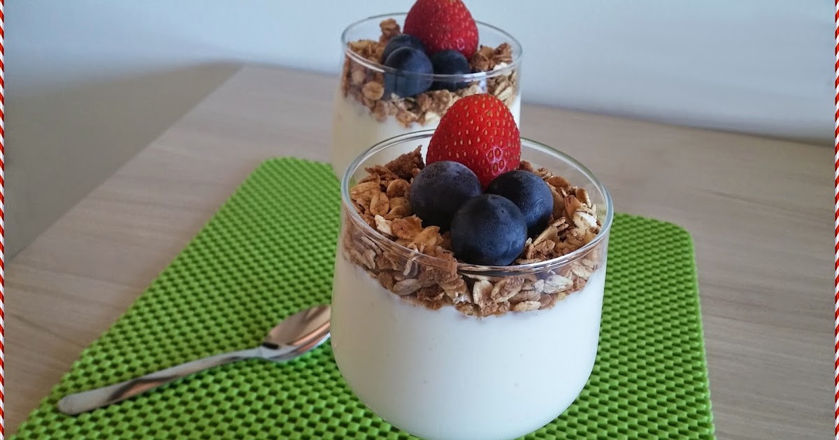 CREME DE IOGURTE NATURAL COM GRANOLA Adoçando seu dia