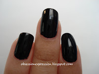 petites nail polish black
