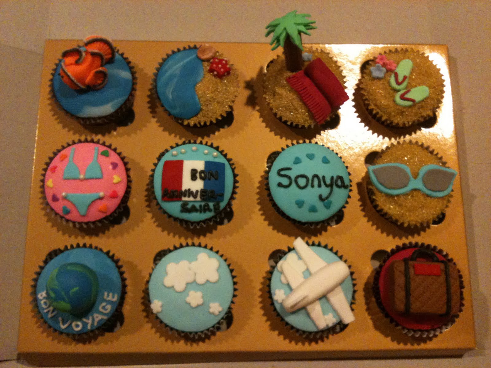 scrumptious homemade: travel themed cupcakes