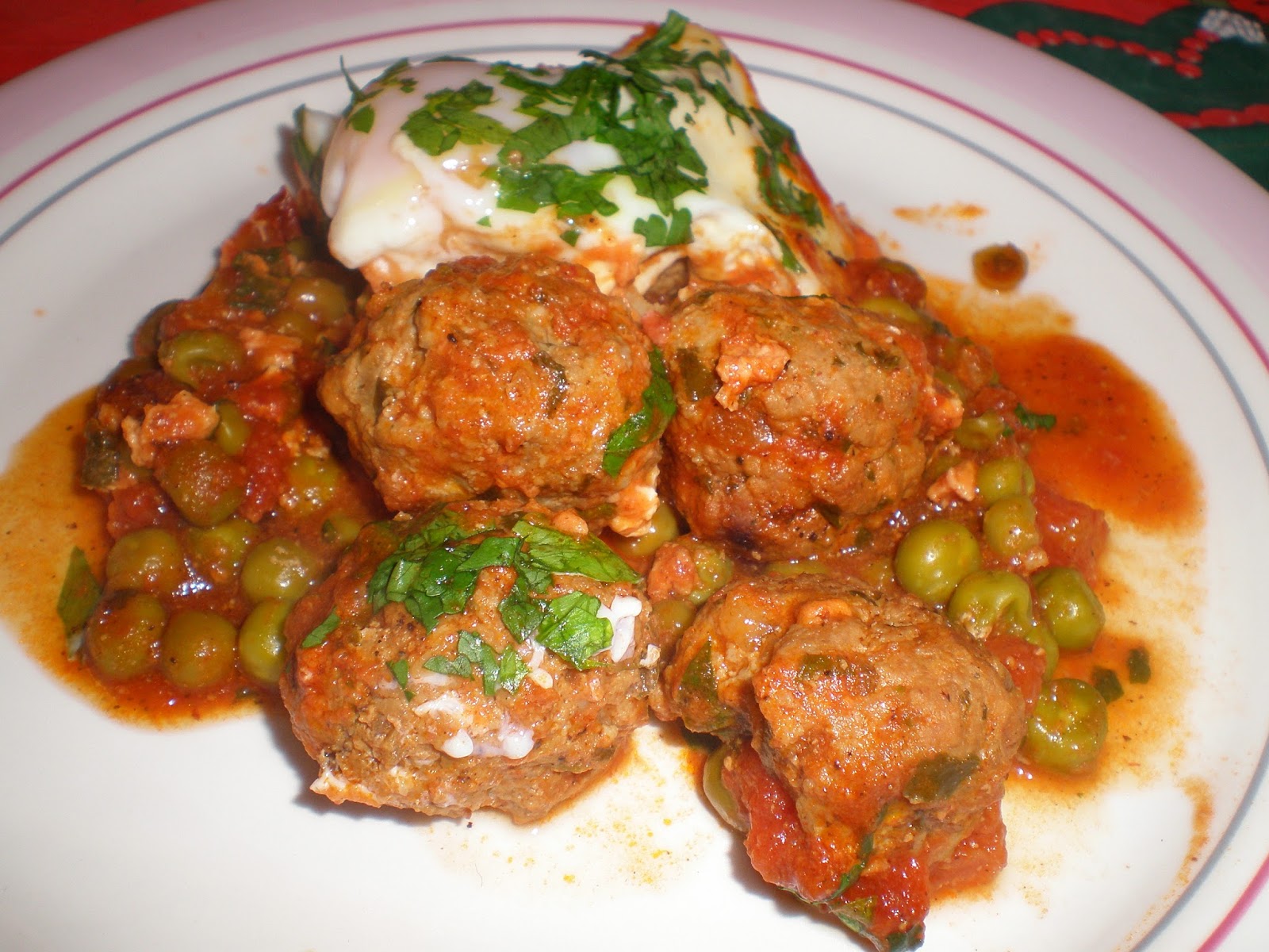 LA COCINERA NOVATA TAJINE DE ALBÓNDIGAS DE CORDERO Y HUEVO (KOFTA TAJINE)