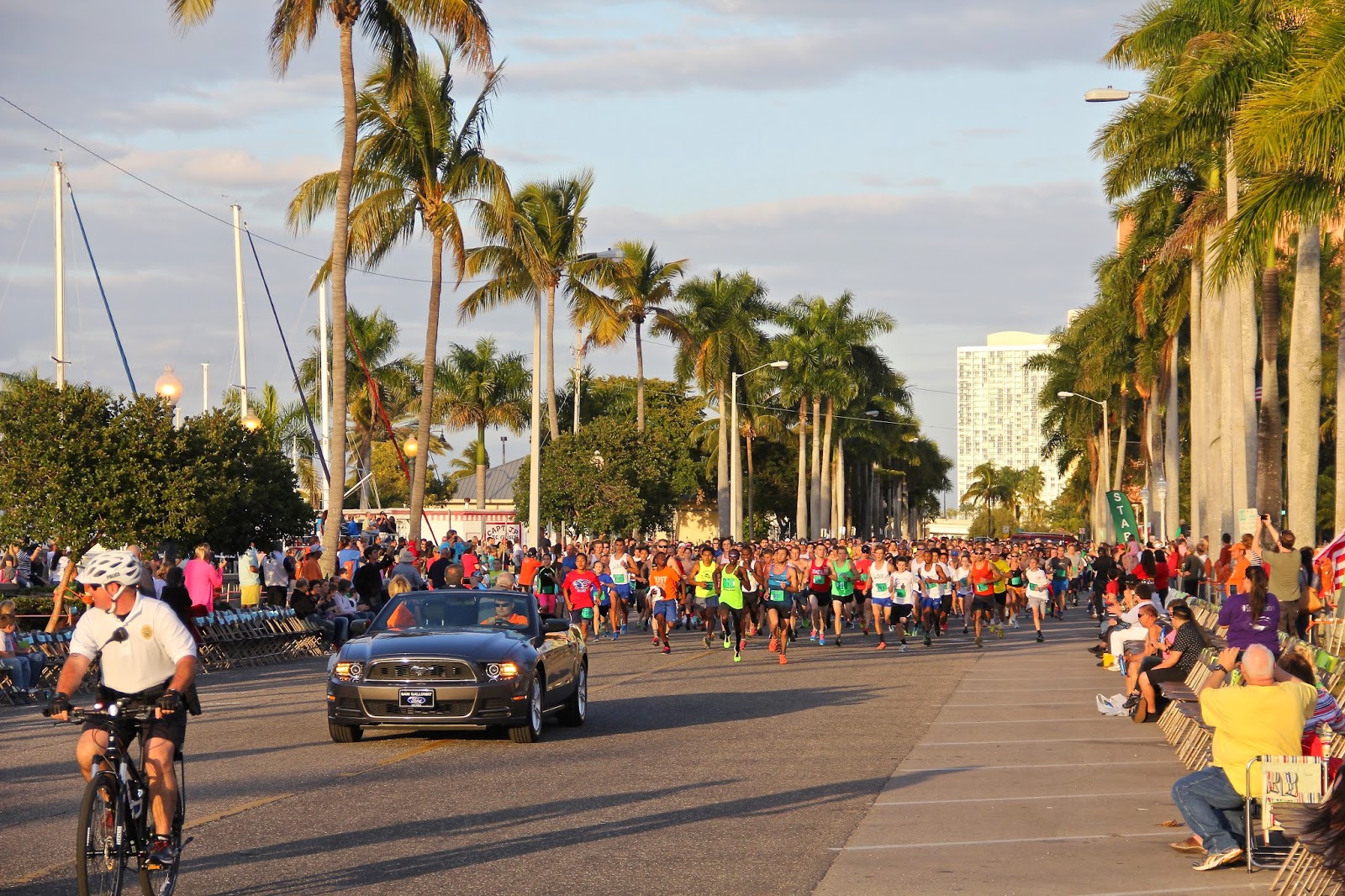 Naples and Hartford in Season Edison Festival of Light 5K