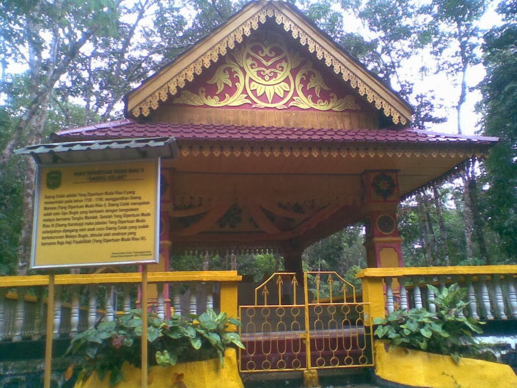 UPACARA ADAT AMMATEANG SULAWESI SELATAN