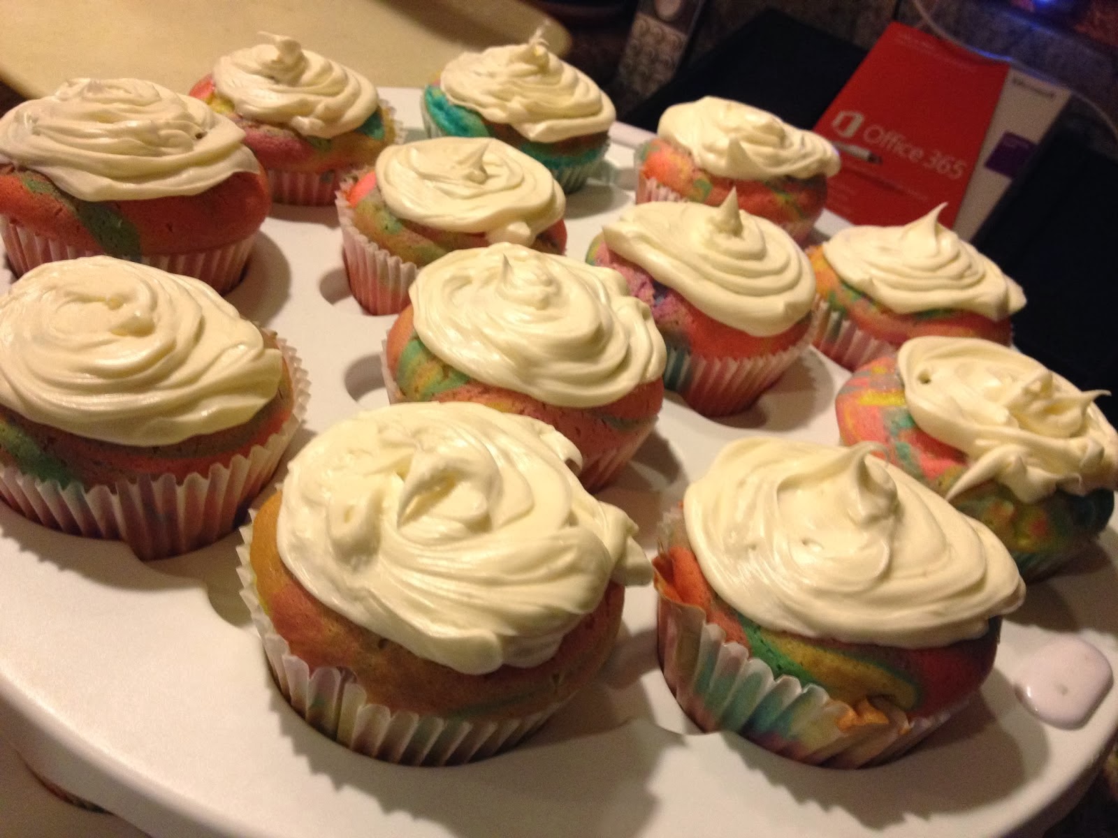 Totally Tutorials Tutorial How to Make Neon Splatter Cupcakes