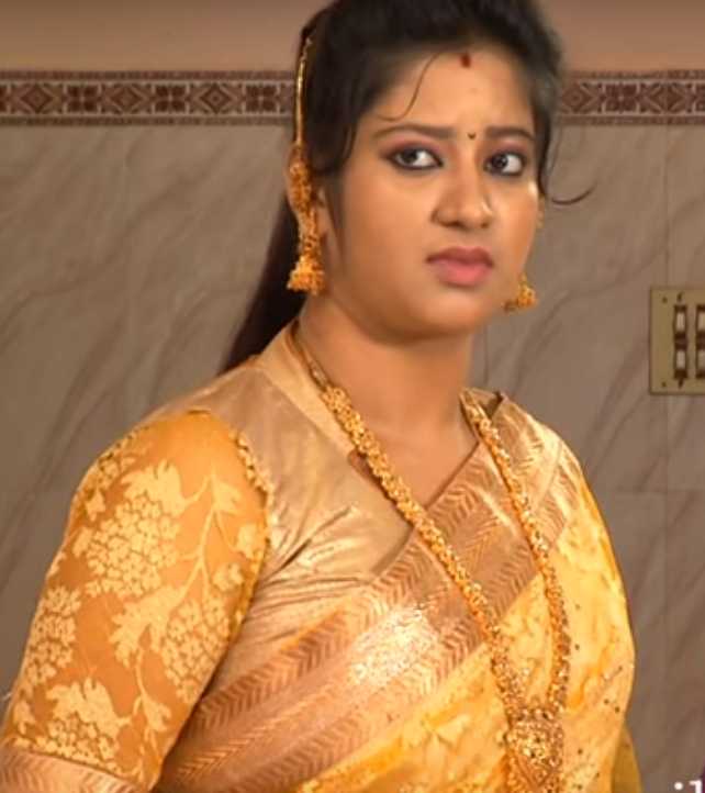 Tamil serial actress avantika in designer saree photos.