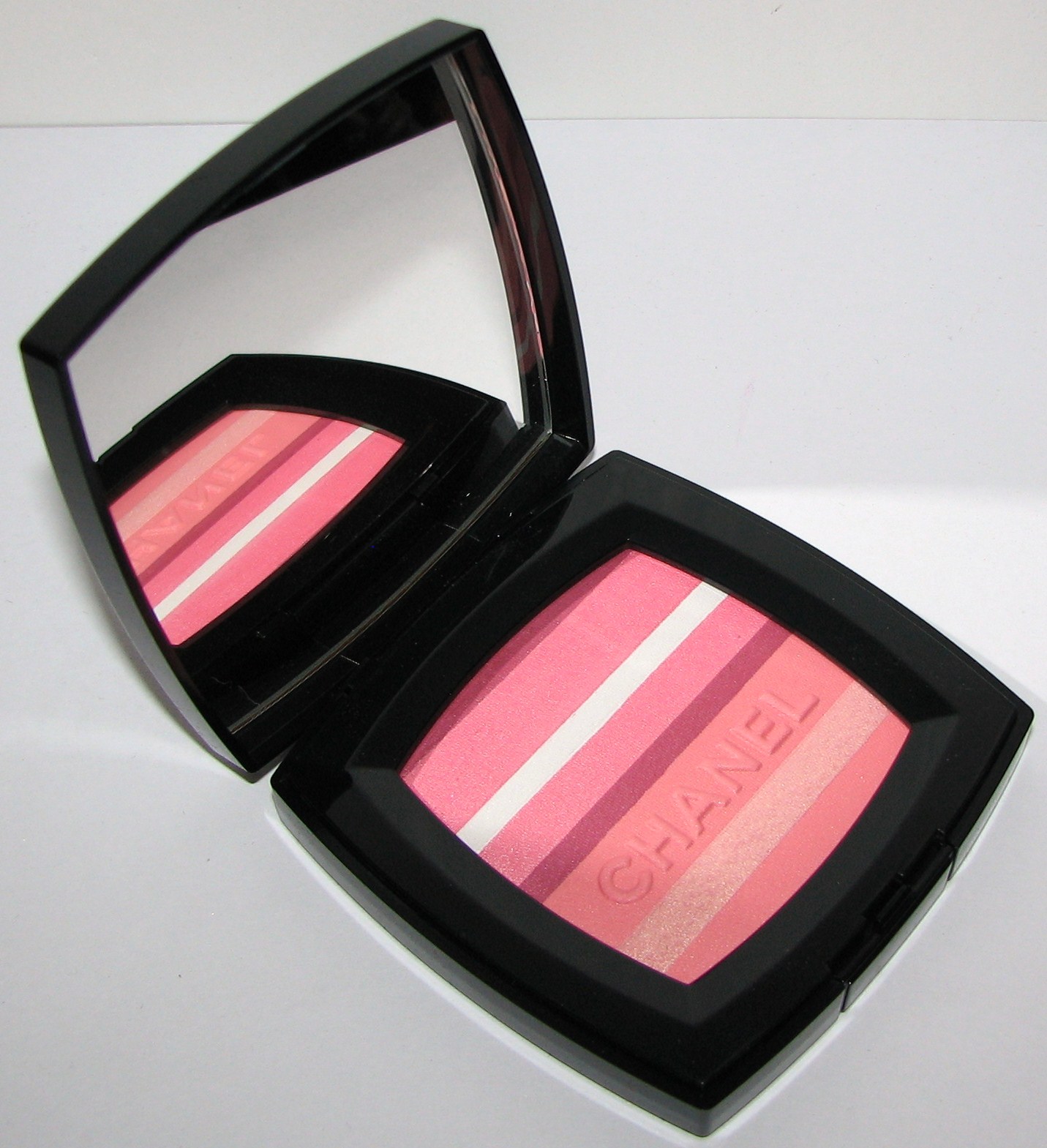 Blushing Noir Chanel Blush Horizon de Chanel/Glowing Blush Harmony