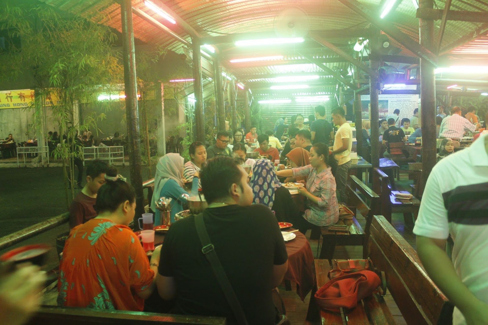 ANNUAR BBQ STEAMBOAT DI KUCHING,SARAWAK AZLAN RUMADI