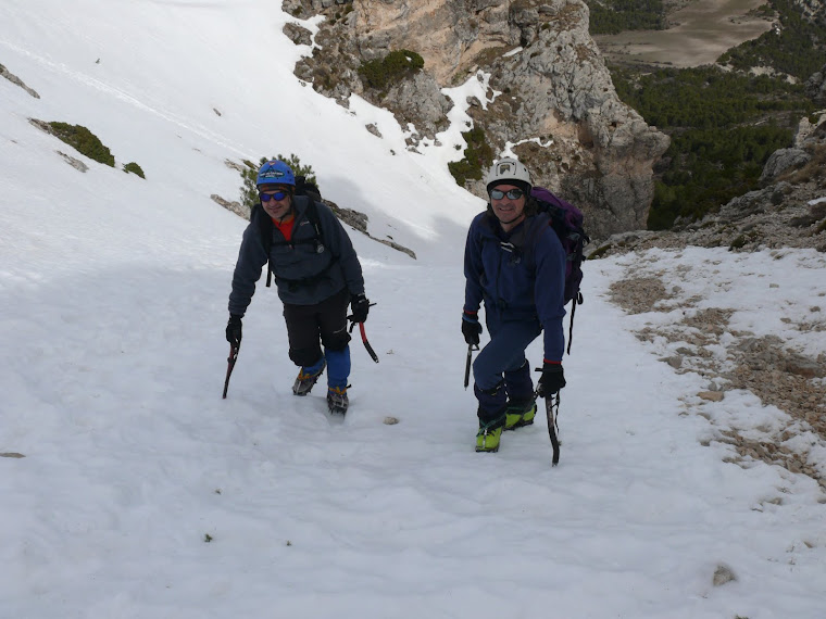 Escalando la cara Norte del pico La Sagra 2.381 msnm, 23 marzo 2013