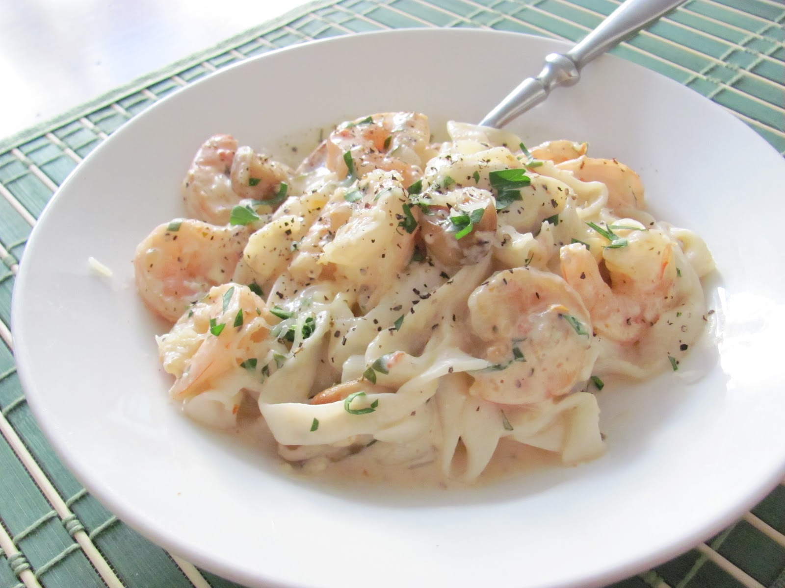 Light Fettuccine Alfredo with Shrimp, Sun Dried Tomatoes and Roasted Garlic