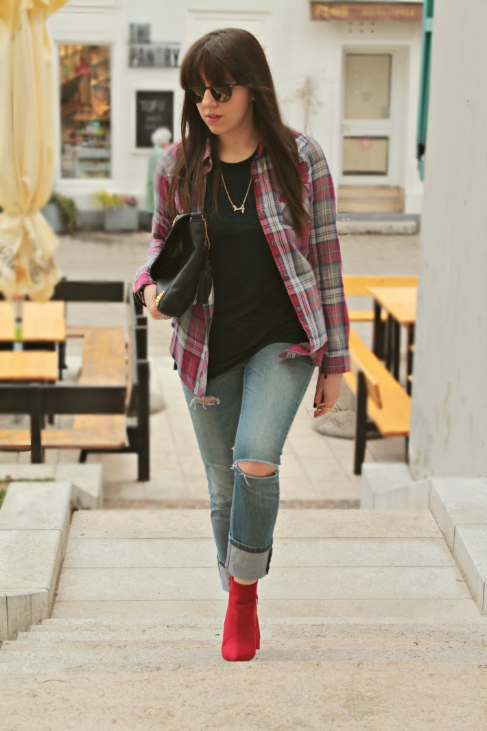 Red booties FASHION IN THE AIR