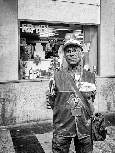 Paseando el dia del Pilar - People - El público