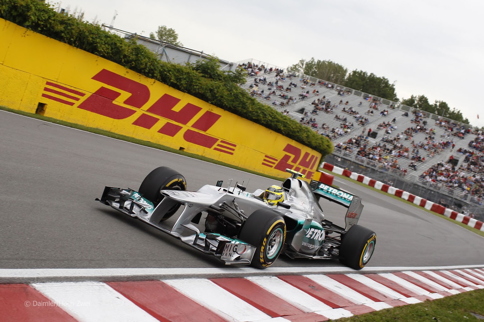 http://3.bp.blogspot.com/-jE0PTGB6scs/UBM_g6eIU6I/AAAAAAAAB5Q/w5WljZyT6K4/s1600/Mercedes+Rosberg+Canada+2012-1.jpg