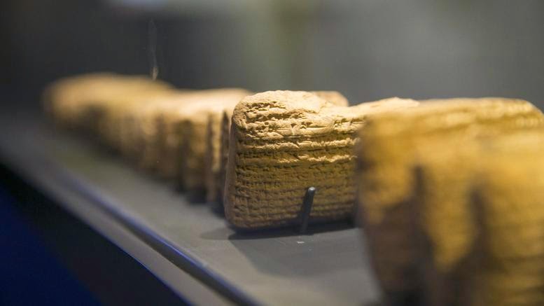 Εκατό δέλτοι σε μέγεθος παλάμης με βιβλικές ιστορίες 2.500 ετών