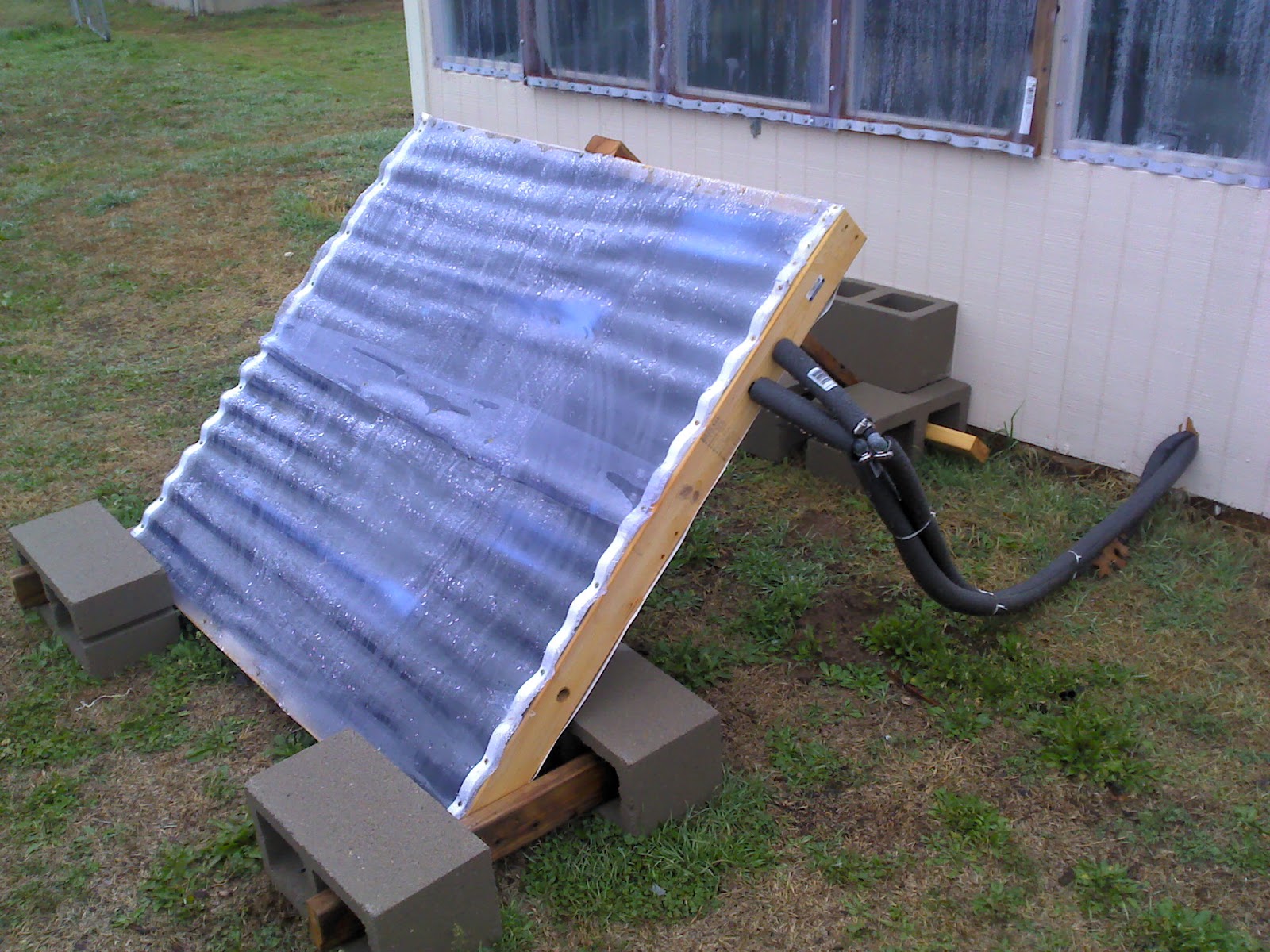 The Aquaponics Gardener: Solar Hot Water Heater for Fish Tanks