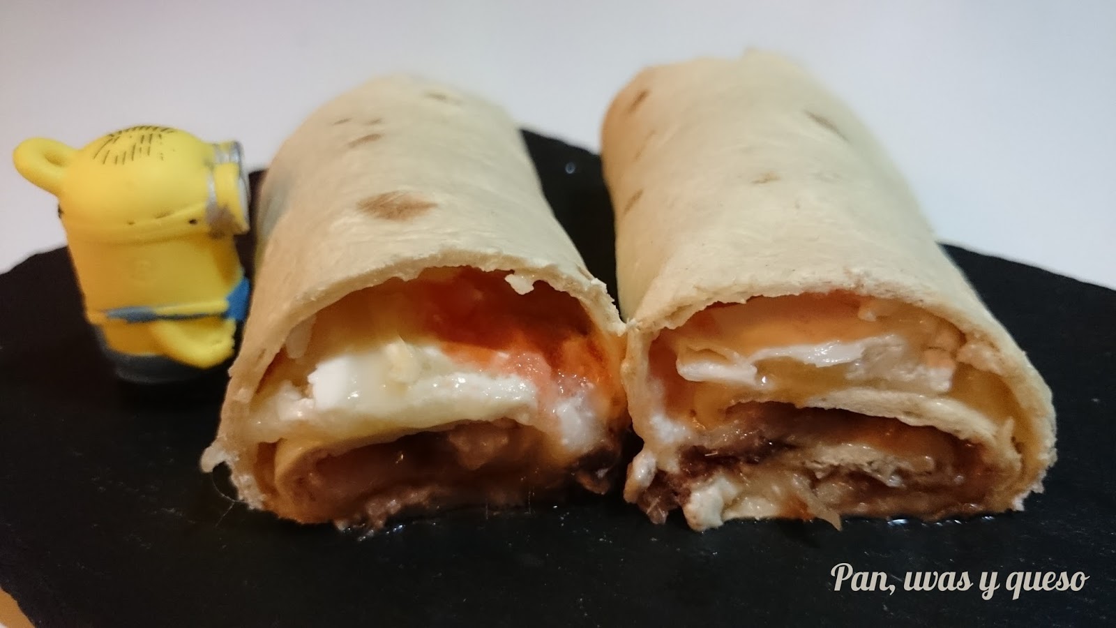 Tortillas de trigo rellenas Pan, uvas y queso