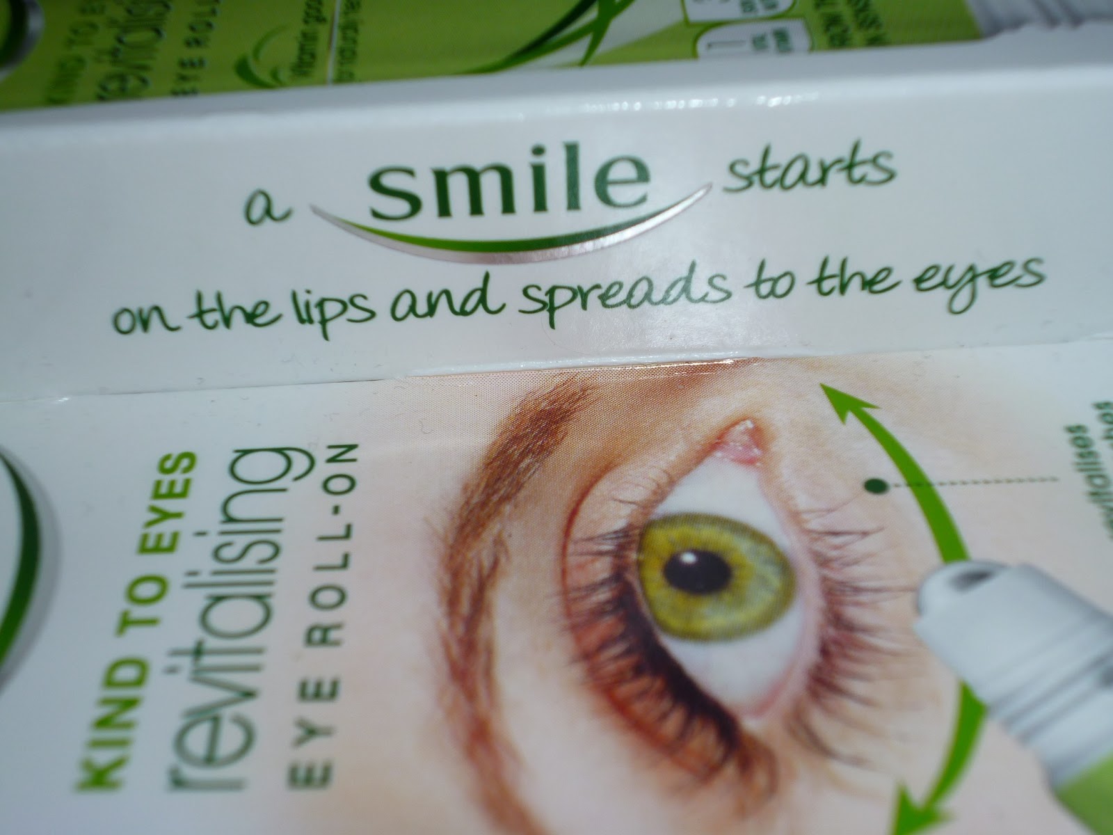 Madhouse Family Reviews Simple Revitalising Eye RollOn review