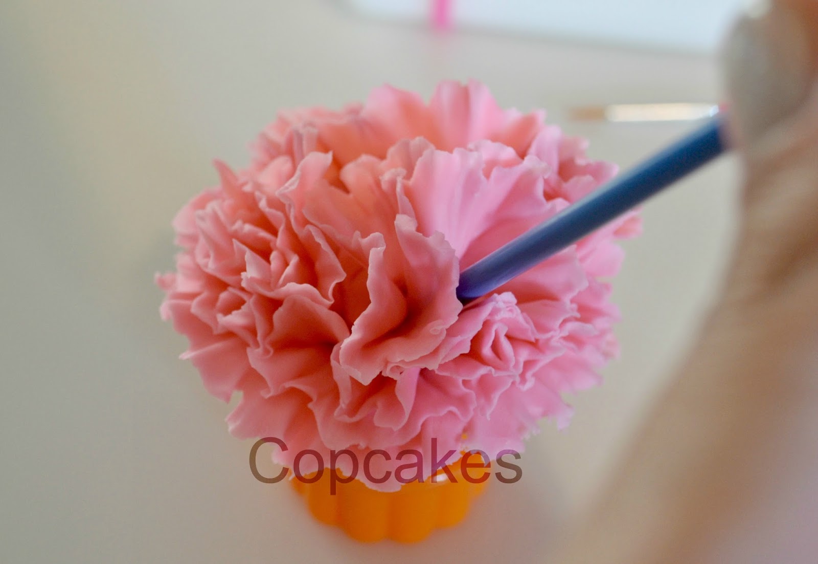 Copcakes Simple Fondant Carnation Tutorial