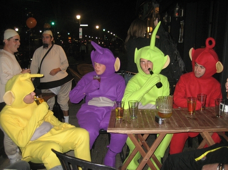 http://3.bp.blogspot.com/-jMAwXJxC2V0/T1ImUSNi-2I/AAAAAAAAAPw/RTcKSuF9nSI/s1600/large_teletubbies.JPG