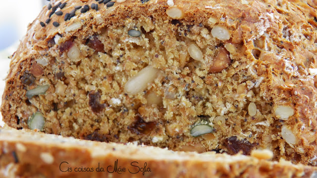 Pão de espelta, frutos secos e cardamomo / Spelt, dried fuits and cardamom