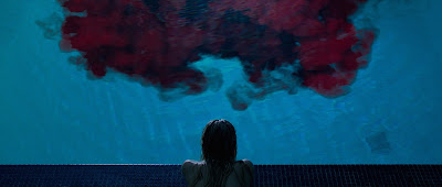 Corrente do Mal (It Follows) Trailer legendado, posteres e imagens