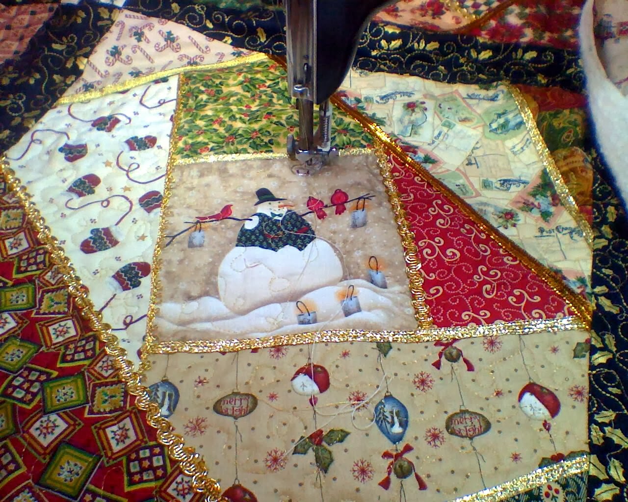 AddictedToNeedleAndThread: Christmas Crazy Quilting