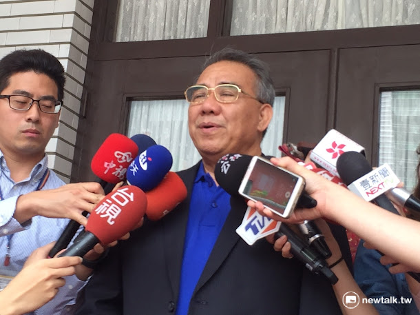 立法院國民黨團總召廖國棟18日表示,國民黨團明天將持續以文攻杯葛院會,民進黨若不釋出善意,就會一直杯葛。 立法院國民黨團總召廖國棟18日表示,國民黨團明天將持續以文攻杯葛院會,民進黨若不釋出善意,就會一直杯葛。