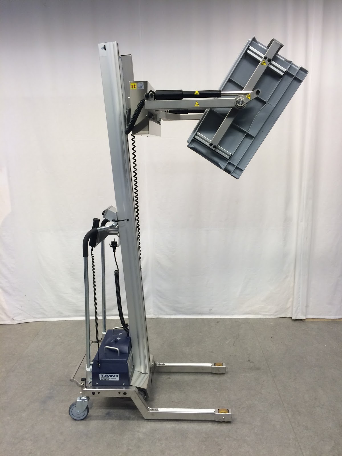 TAWIInternational Lift, transport, tilt and empty crates with Protema