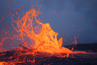 Pemandanga Spektakuler Lava Gunung Berapi Di Hawaii [ www.BlogApaAja.com ]