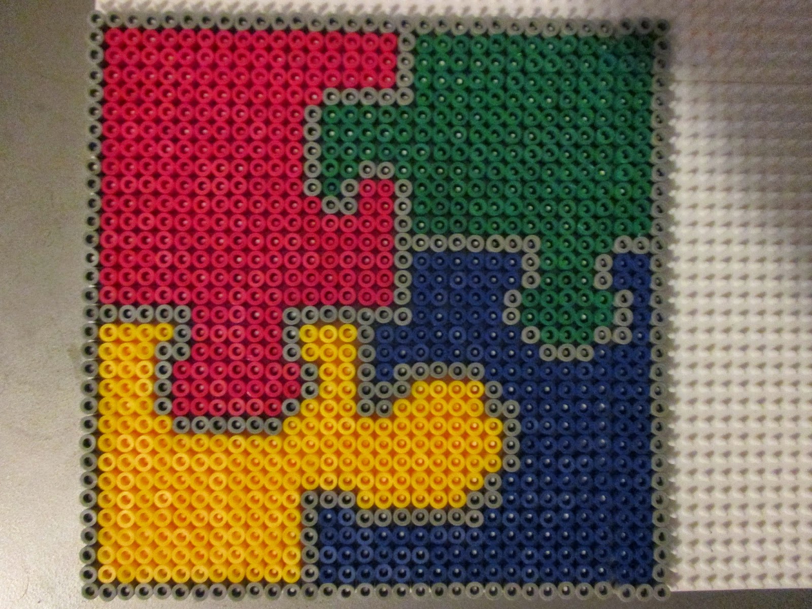 pixel art en perle hama puzzle en perler beads