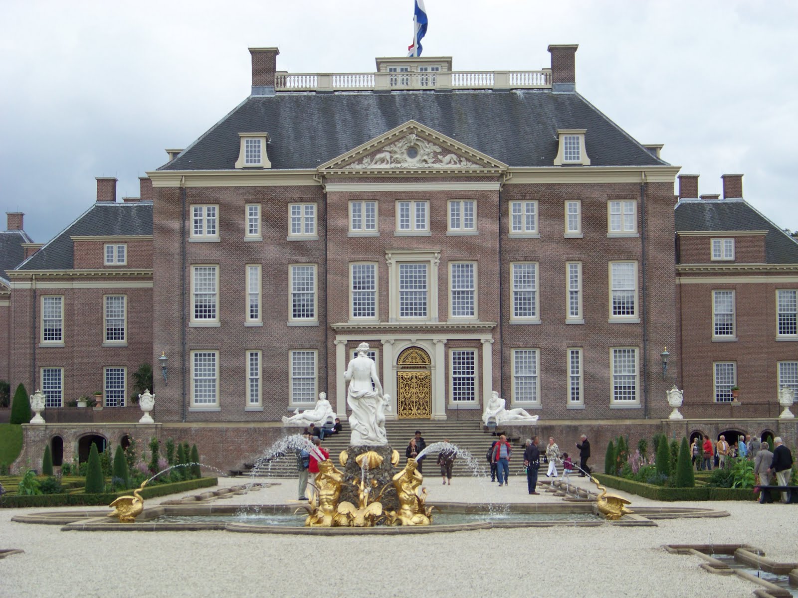Baardwijks Worldview: Paleis het Loo Maximaal beveiligd
