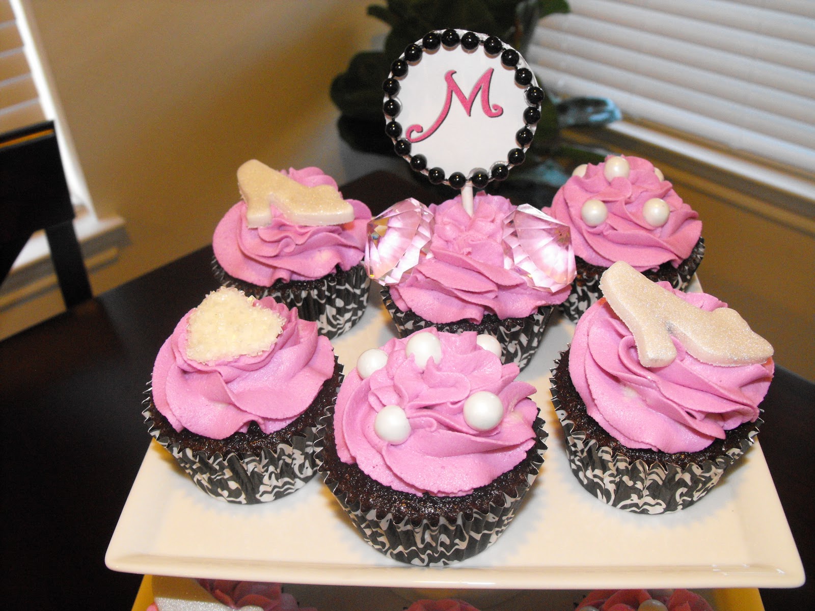 AJ's Cupcakes Bling, bling she's eighteen!!!