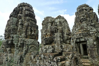Campuchia - vương quốc của những ngôi đền Bayon+b%25E1%25BB%2591n+m%25E1%25BA%25B7t++Angkor+Thom.