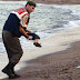 Lặng người trước hình ảnh thi thể cậu bé người ba tuổi người Syria dạt vào bờ biển Thổ Nhĩ Kỳ 