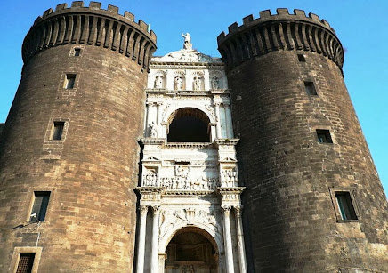 "Maschio Angioino" o "Castel Nuovo"Naples