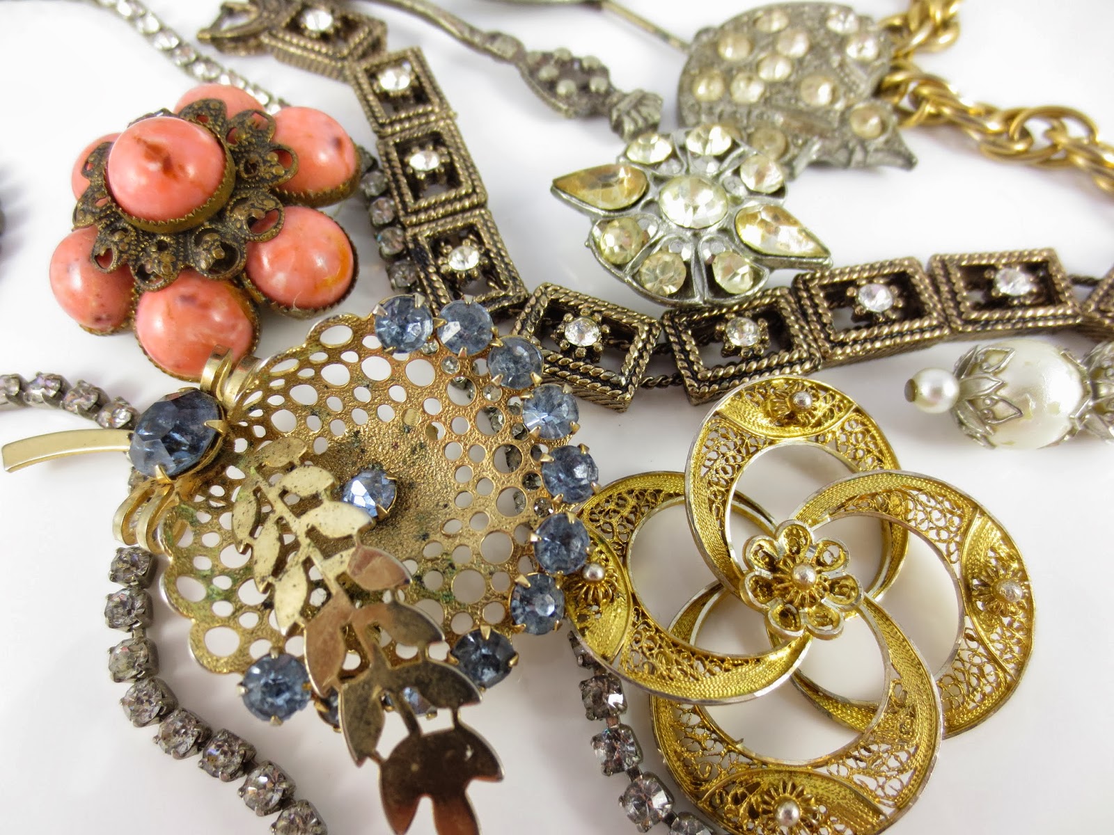 Kerri Arista Collecting Vintage Jewelry