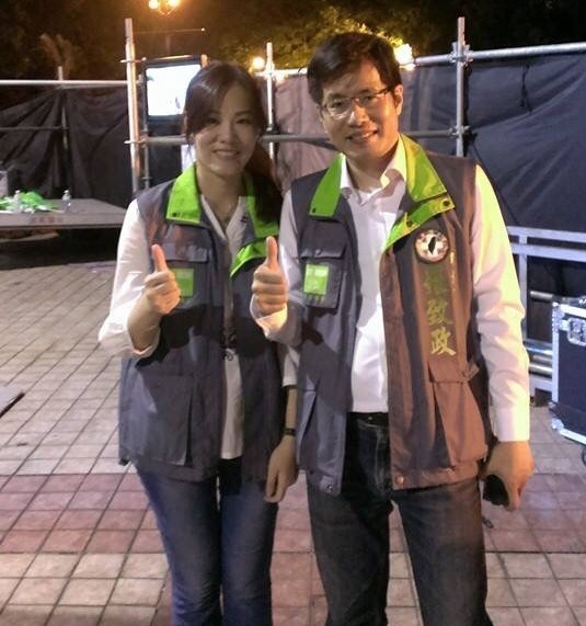 粘珮瑩很早就加入民進黨,外型亮麗,貌似謝金燕。 粘珮瑩很早就加入民進黨,外型亮麗,貌似謝金燕。