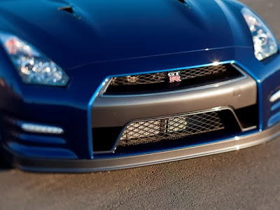 2013 Nissan GT-R Pictures