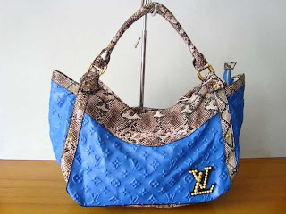 liszdotcommy: KOLEKSI HAND BAG TERBARU LOUIS VUITTON 2012....
