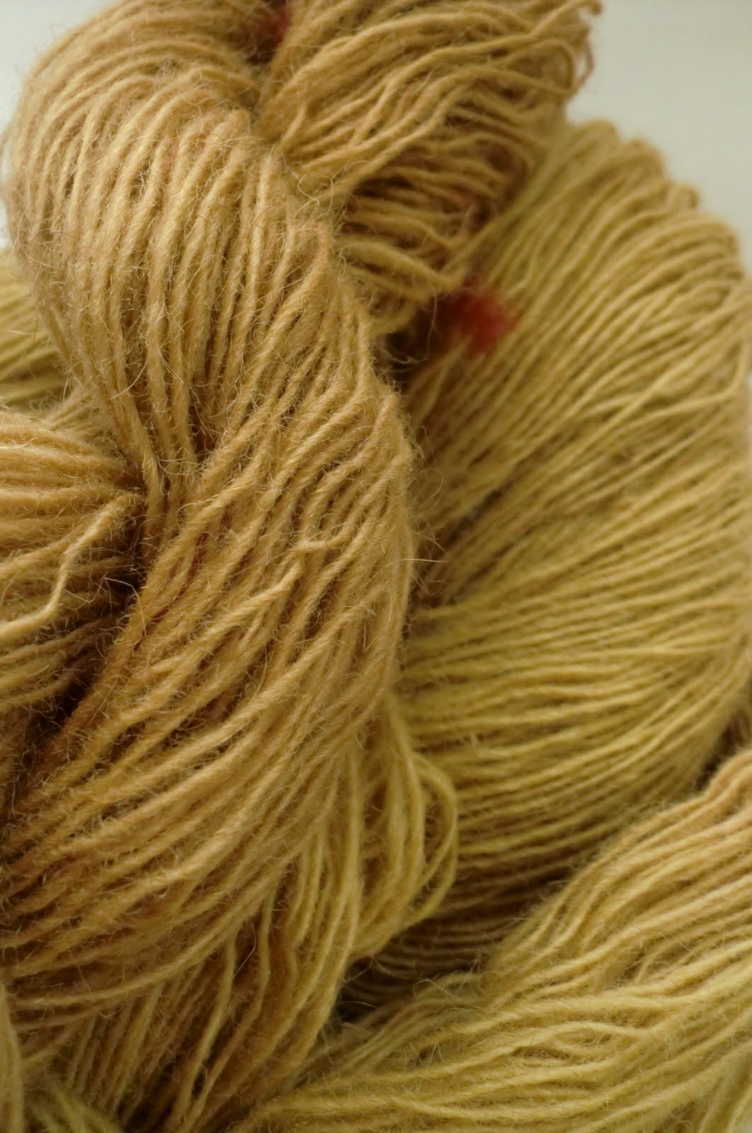 Kristín Hrund Dyeing yarn with Roiboostea and coffee