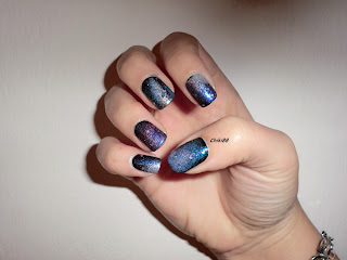 Galaxy nails - foto con flash
