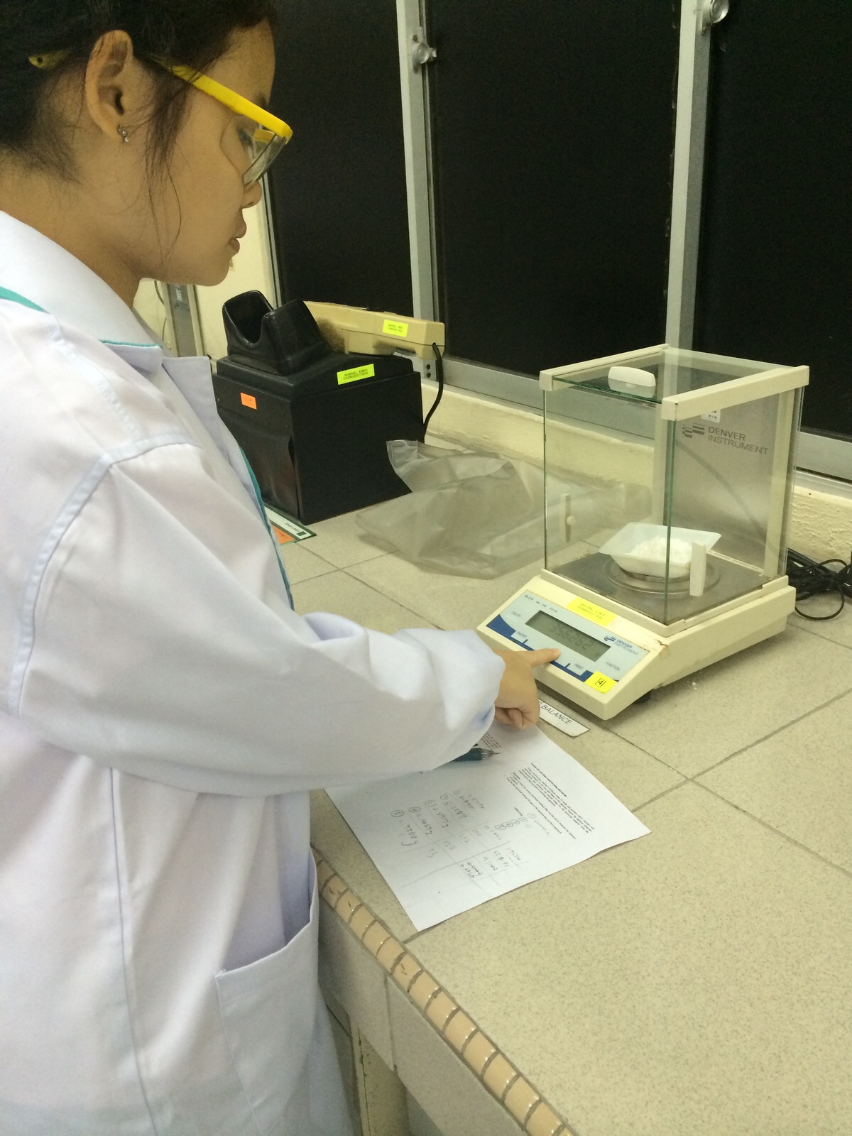 UKM Physical Pharmacy Lab Report Sieving