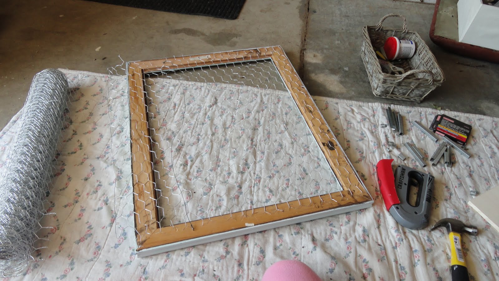 Home by Ally DIY Do it yourself chicken wire picture frame